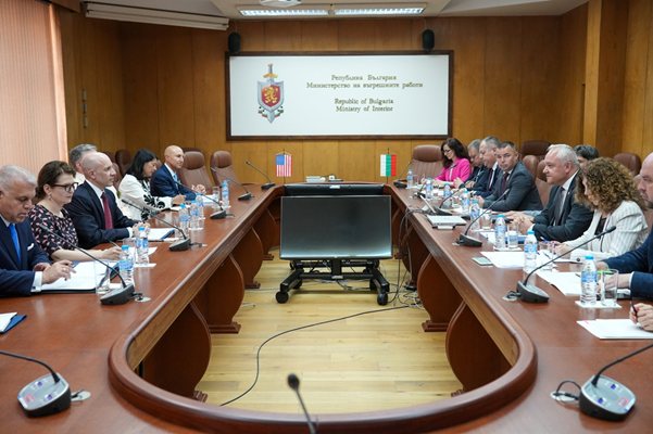 Визите за български граждани в САЩ все пак ще останат
