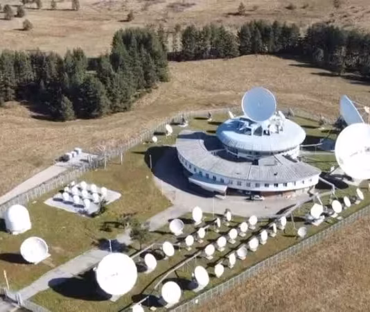 Заподозрените за палежа на Starlink край София избягали в чужбина